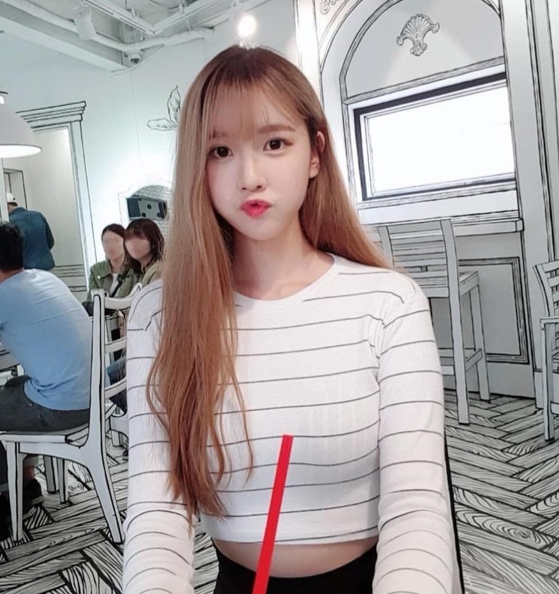 美胸Youtuber「下身小短裤太犯规」,「光滑嫩腿」特引人遐想!