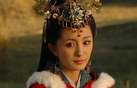 中文名杨幂 外文名YangMi,Mini 别名紫曦、幂幂、狐狸、小幂、狐小幂、大幂幂 国籍中国 民族汉族 出生地北京市 出生日期1986年9月12日 身高166.5cm 毕业院校北京电影学院 职业演员、歌手、制片 经纪公司嘉行杨幂工作室(唱片公司为少城时代) 代表作品仙剑奇侠传三神雕侠侣宫新聊斋志异王昭君