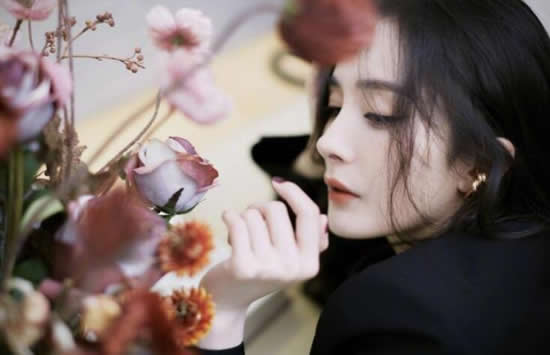 杨幂个人资料简介及最新性感写真照片介绍