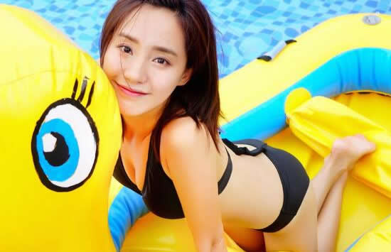 在2007年的时候，王智出演了电视剧《目击者》，在里面饰演一位小护士，这是她的处女作。之后也出演了很多小的角色，例如《精忠岳飞》中的乌诗玛、《画皮之真爱无悔》中的荷花妖芙蕖、《妻子的秘密》中的宁夏。