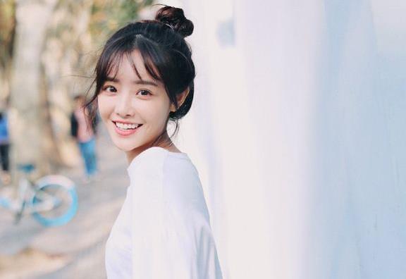 兔子牙朱容君个人照