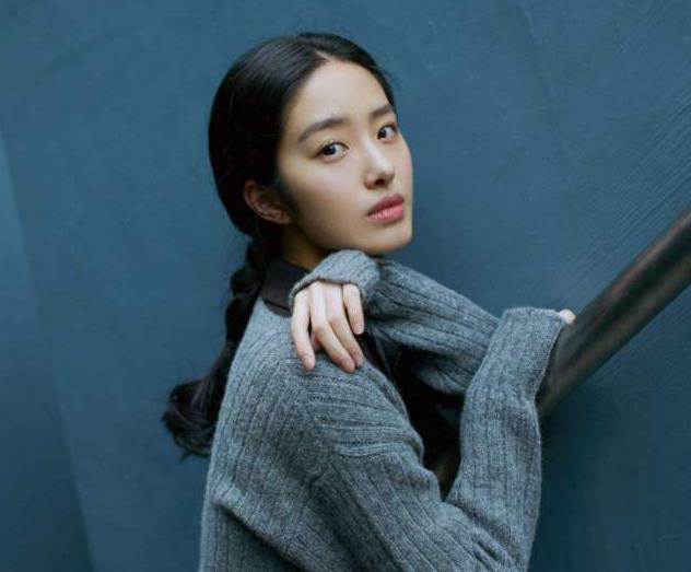 杨采钰个人写真照