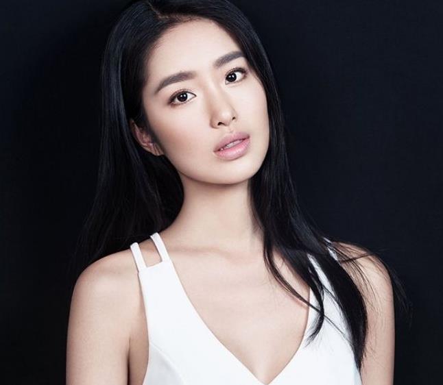 杨采钰个人写真照