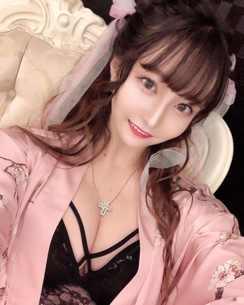 现役女大生「ねね」初拍写真就超凶「硕大的量」实力太深厚！