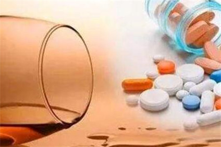 详谈吃头孢后多久能喝酒