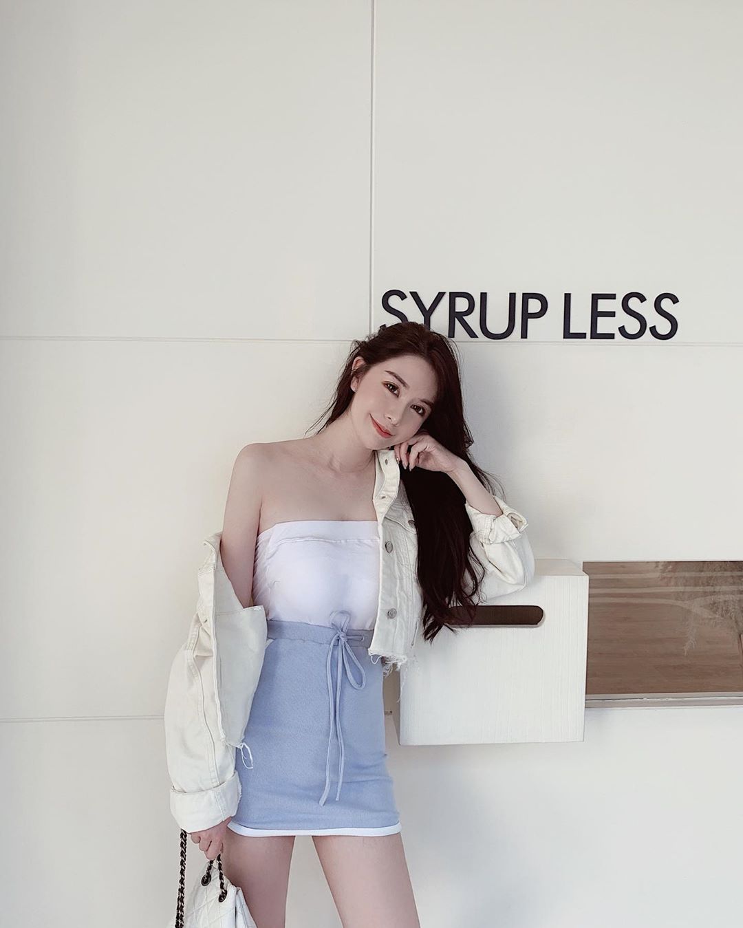 气质小姐姐「梨梨Jolly」白嫩双峰狂夹「深美濠沟」,性感美体到海边直接解放!