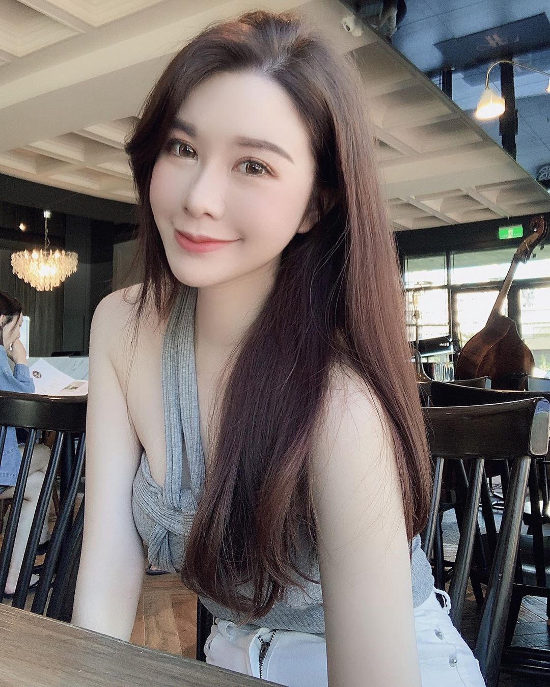 气质小姐姐「梨梨Jolly」白嫩双峰狂夹「深美濠沟」,性感美体到海边直接解放!