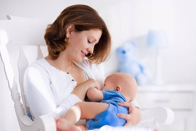 给宝宝喂母乳,有几条禁忌尽量少碰,最后一条往往易影响母乳质量