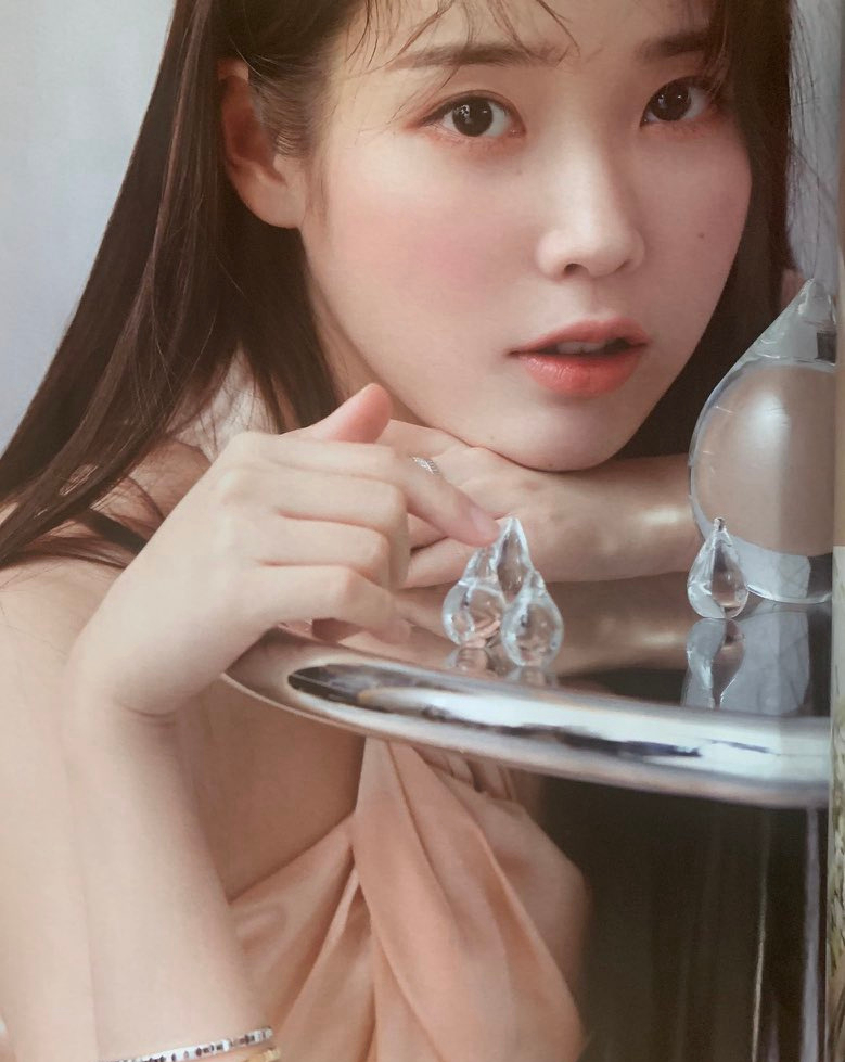 李知恩长裙性感写真图片