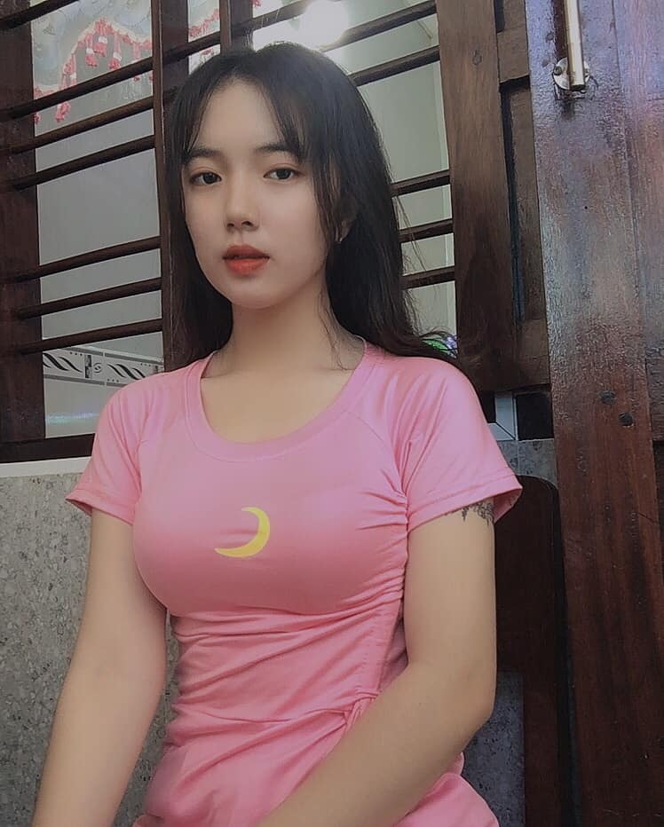 2004年出生!越南高中妹《Trần Hiền》发育超群大胸引众人围观!