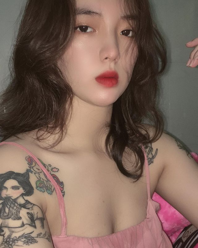 2004年出生!越南高中妹《Trần Hiền》发育超群大胸引众人围观!