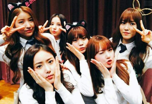 3、韩国女团《GFRIEND》(2015年1月) 女团《GFRIEND》是SourceMusic推出的韩国女子演唱组合 女团《GFRIEND》成员名单:金韶情、郑艺琳、丁恩妃、崔俞娜、黄恩妃、金艺源六名成员组成。