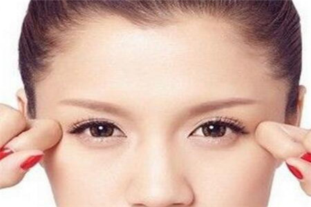 女人眼睛有红血丝或是这四种原因