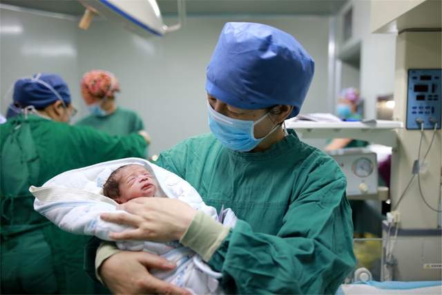 顺产对身体伤害小,产后恢复快,但剖腹产的三个好处,它比不了