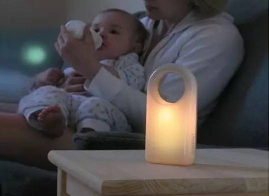 宝宝夜间不醒,要不要叫醒喂奶？夜奶VS睡眠,哪个更重要？