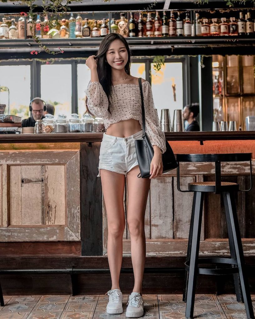 逆天大美腿!甜心空姐私下是「火辣健身网红」,招牌「川字腹肌」有够犯规!