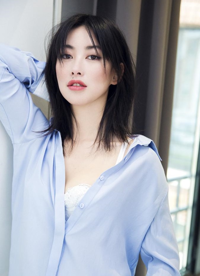 中文名朱珠 国籍中国 民族汉族 出生地北京 出生日期1984年7月19日 身高166cm 体重48kg 毕业院校北京工商大学 职业演员、歌手、主持人 经纪公司美国创新精英文化经纪(CAA) 代表作品精英律师、云图、纽约客@上海、脱轨时代、马可·波罗 主要成就CCTV-MTV音乐盛典内地年度最受欢迎潜力歌手提名