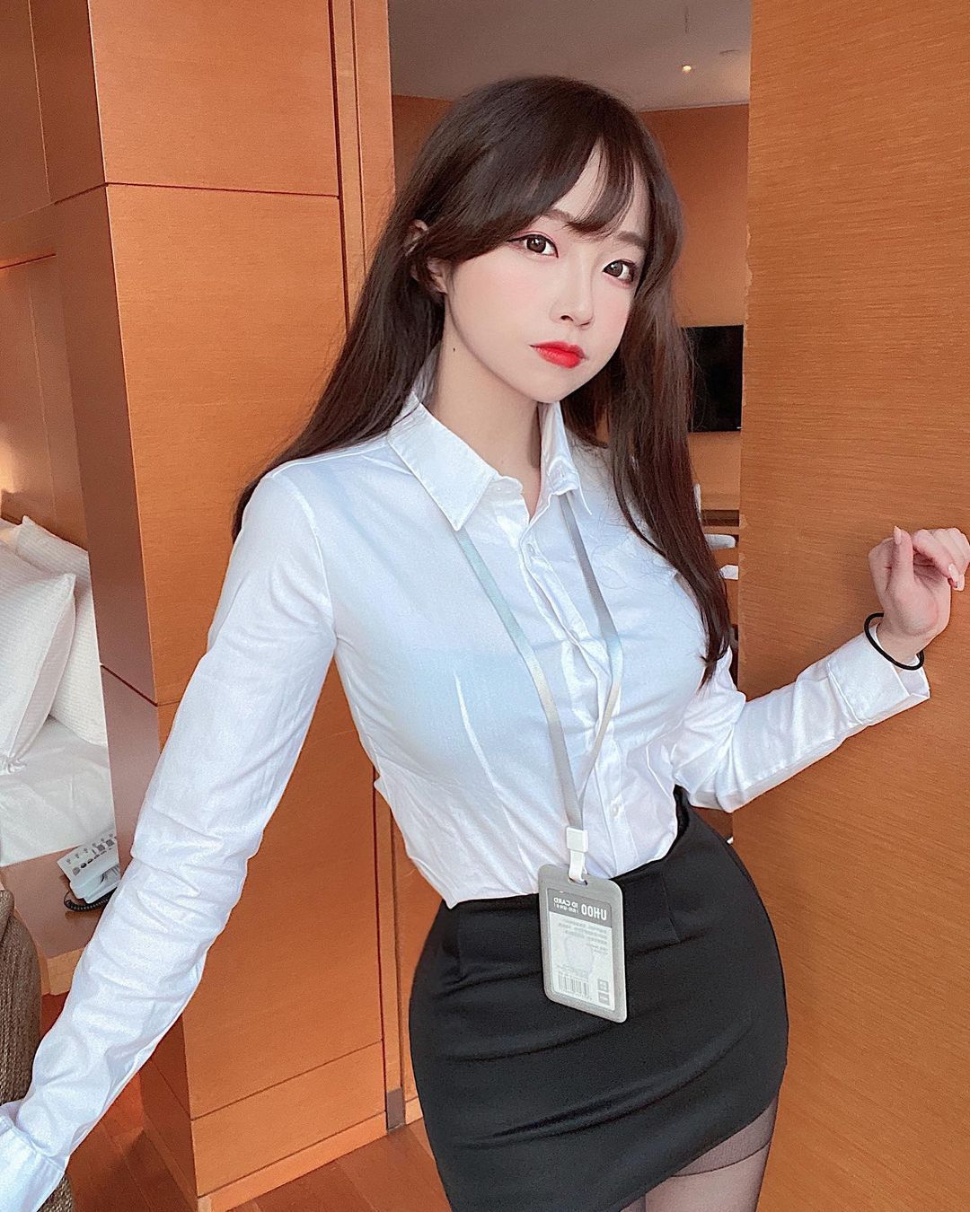 最强发电站!高颜值「极品正妹」撩人眼神让人恋爱,衣服里藏有超凶猛视角