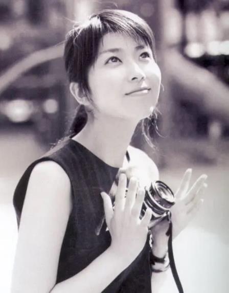 拥有魔鬼身材,是不少人心目中的女神,但又容易亲近。代表作《告白》。