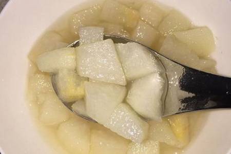 冰糖梨水怎么熬可以治咳嗽 简单版冰糖梨水的做法