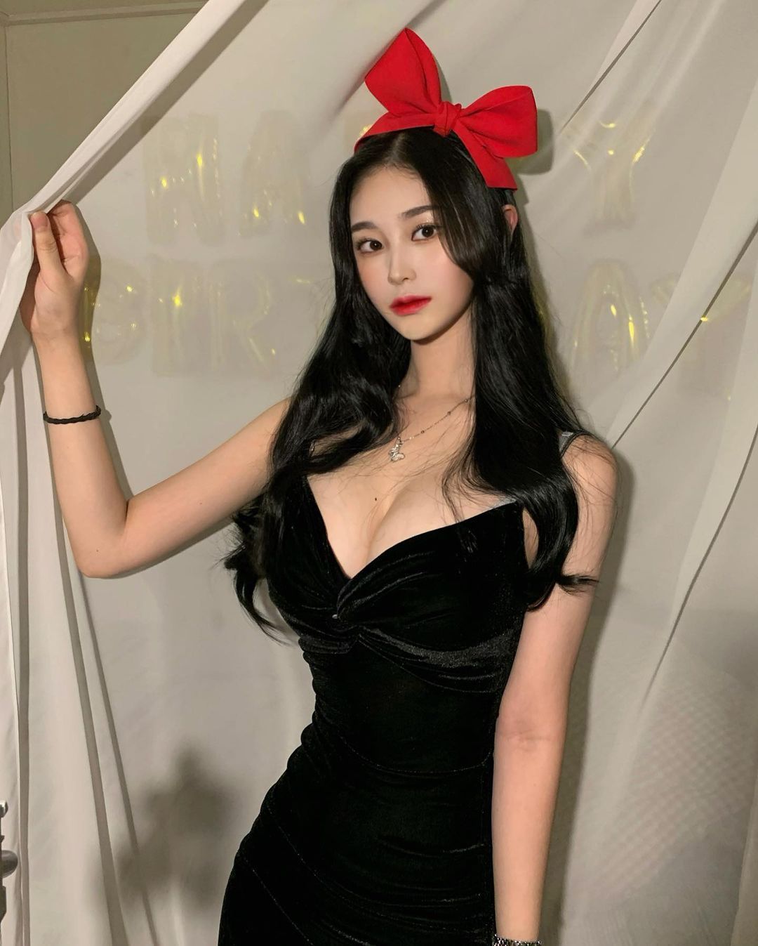 天菜级「超凶辣妹」丰满事业心好壮观!逆天极品身材让人难以招架