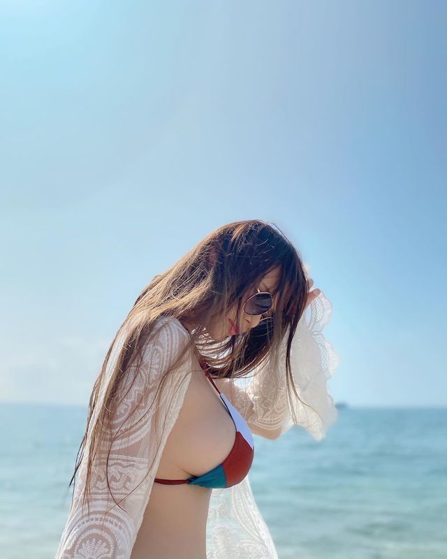 [IG美女]夏天就要靠她！「Summer 谢桑墨」正妹性感豪放连逛卖场都不能好好专心