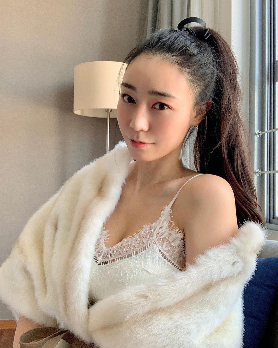 健身教练「루비우」超紧身裤展现迷人曲线下体「骆驼蹄」若隐若现超害羞