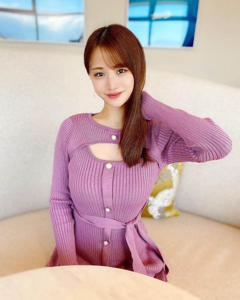 「うれしのちゃん」时常享用美食,平时也都会健身来锻炼曲线,欢迎大家去追踪她喔~~