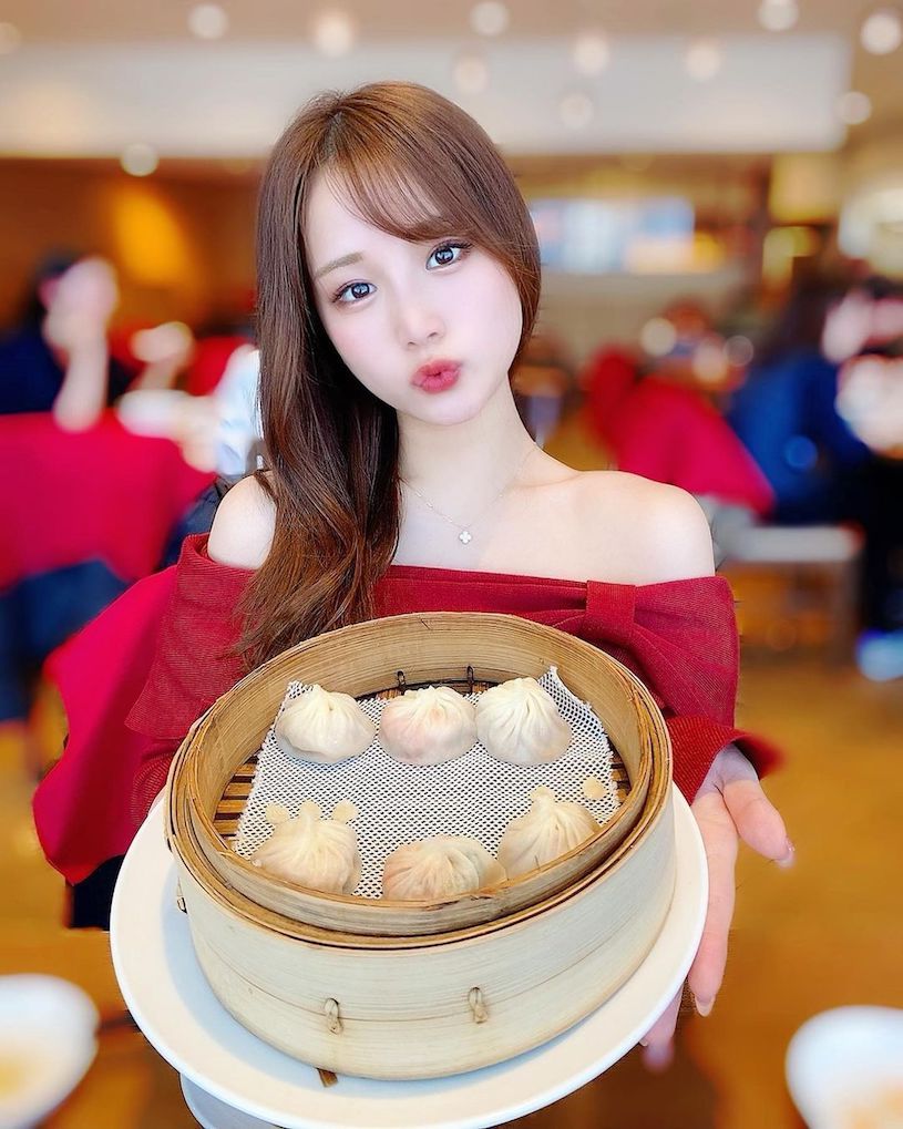 爱吃鼎泰丰的「美腿樱花妹」,「白皙嫩腿」让整间店都惊艳!