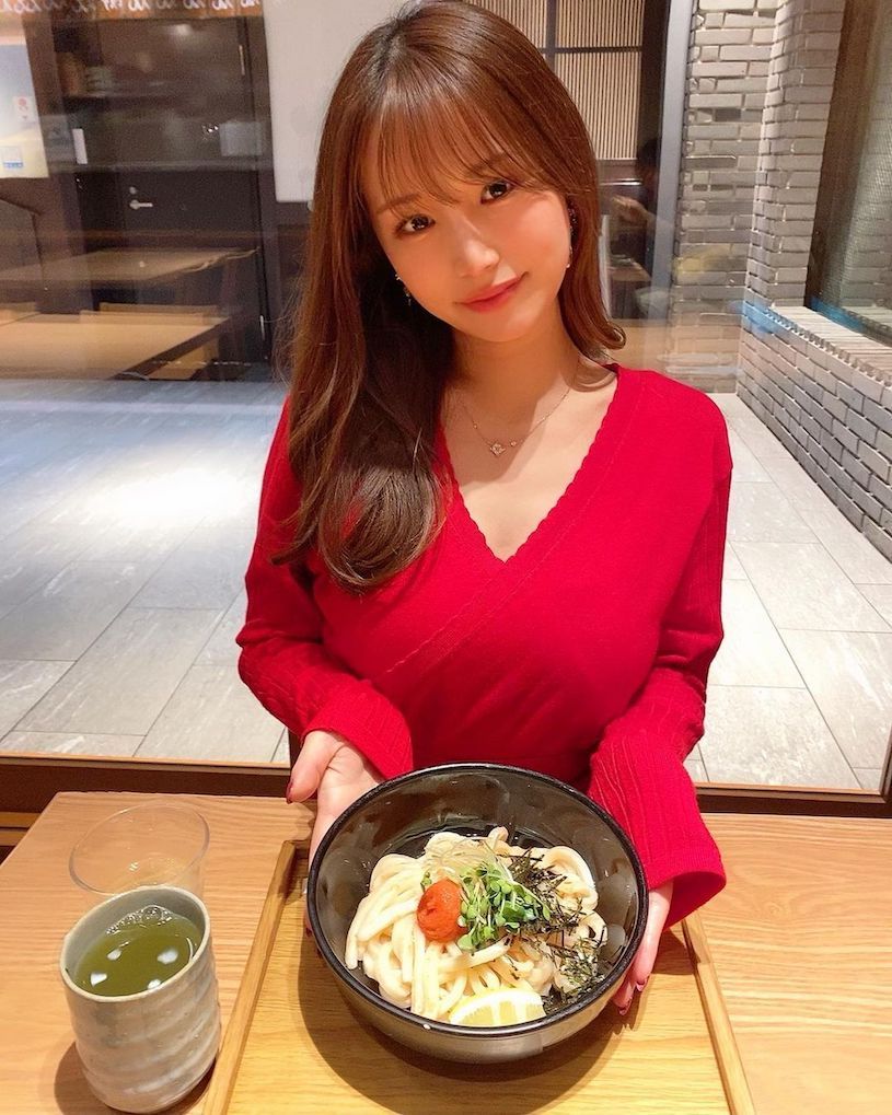 爱吃鼎泰丰的「美腿樱花妹」,「白皙嫩腿」让整间店都惊艳!