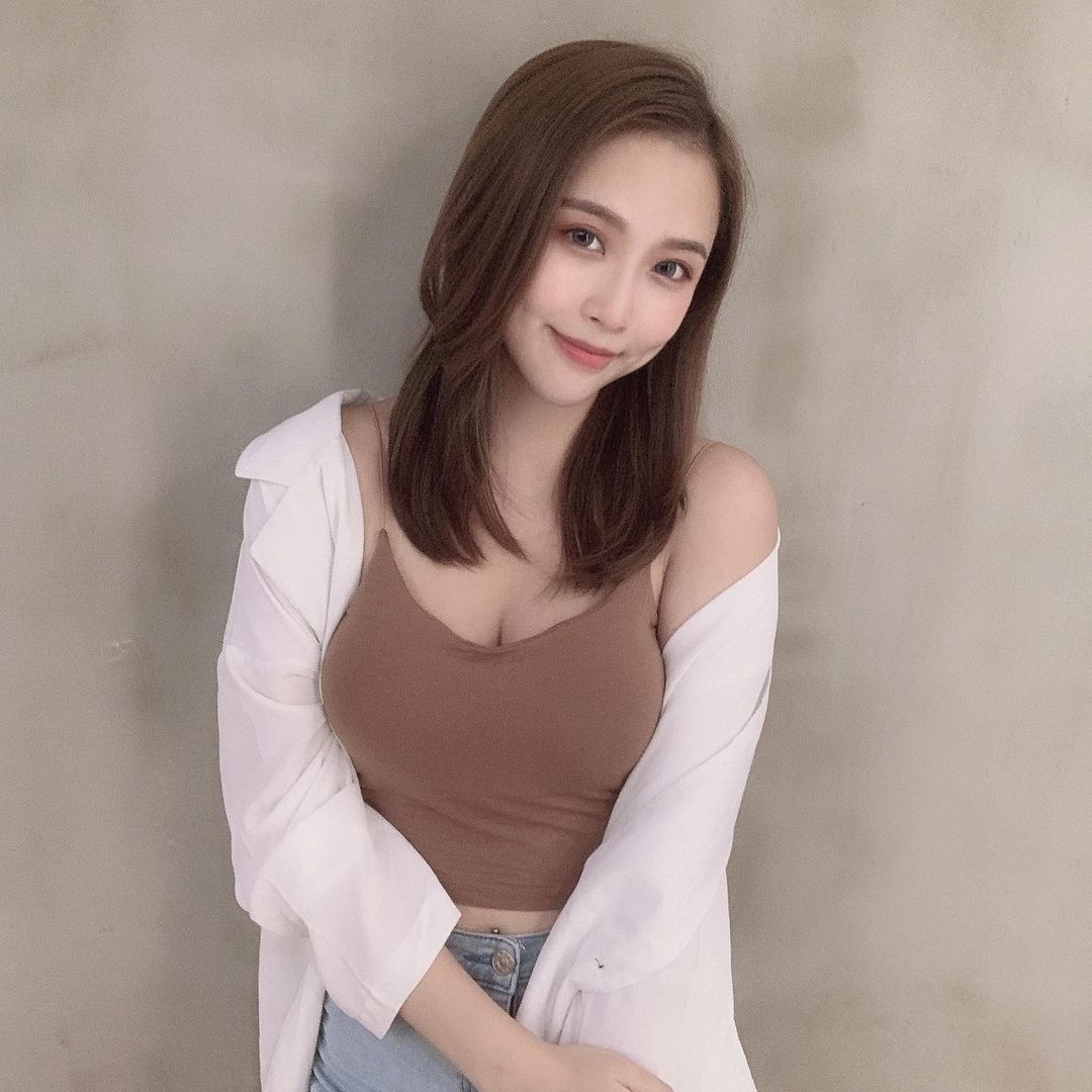 高颜值「超甜美正妹」傲人视角让人难以抵抗!