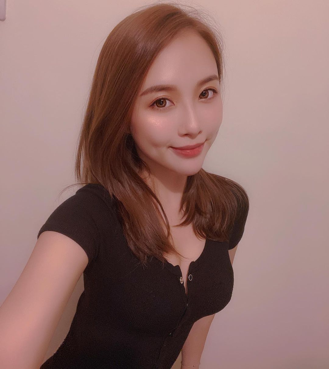 高颜值「超甜美正妹」傲人视角让人难以抵抗!