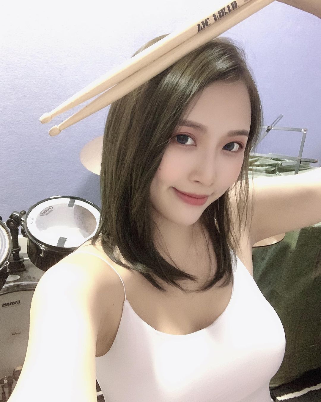 高颜值「超甜美正妹」傲人视角让人难以抵抗!