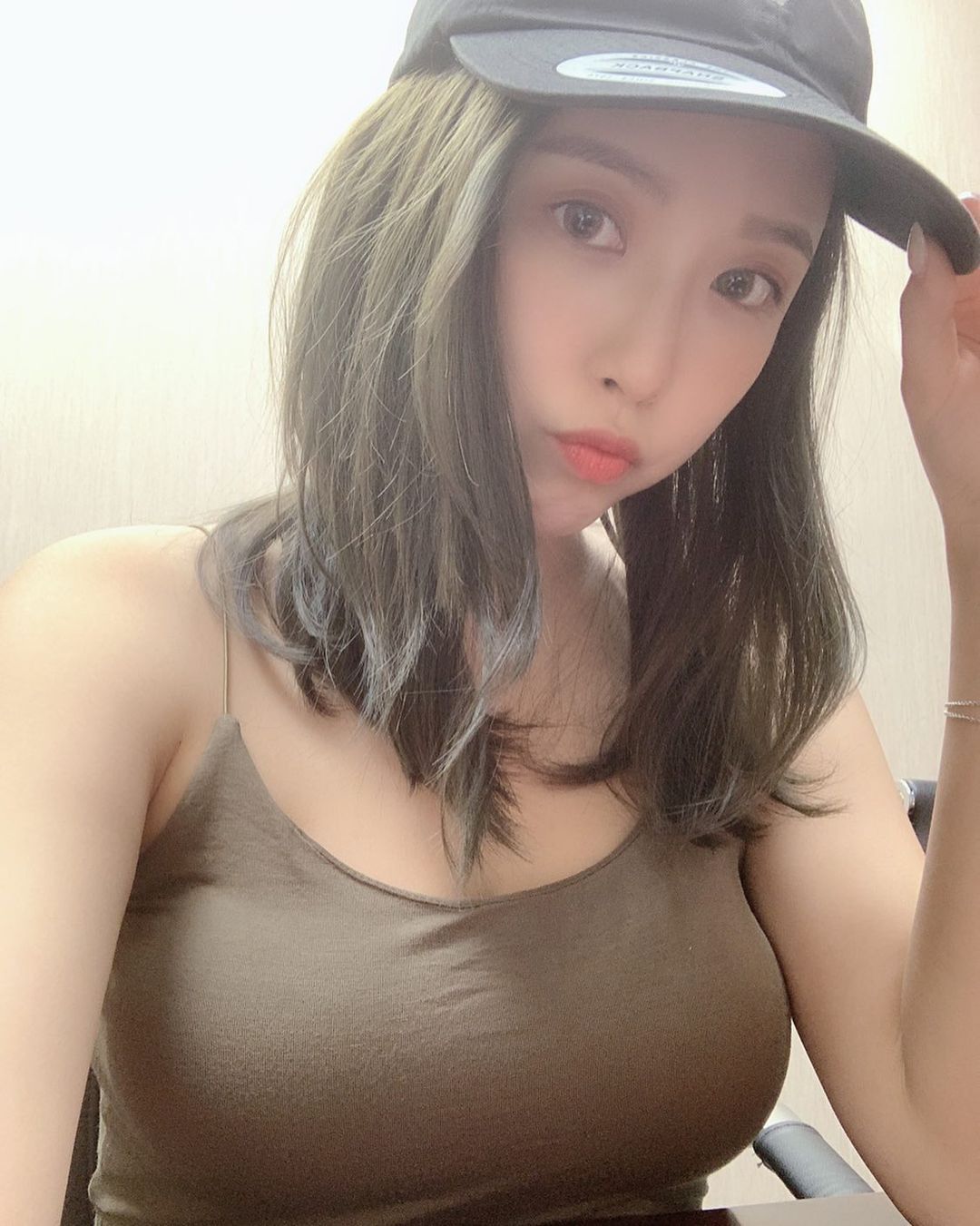 高颜值「超甜美正妹」傲人视角让人难以抵抗!