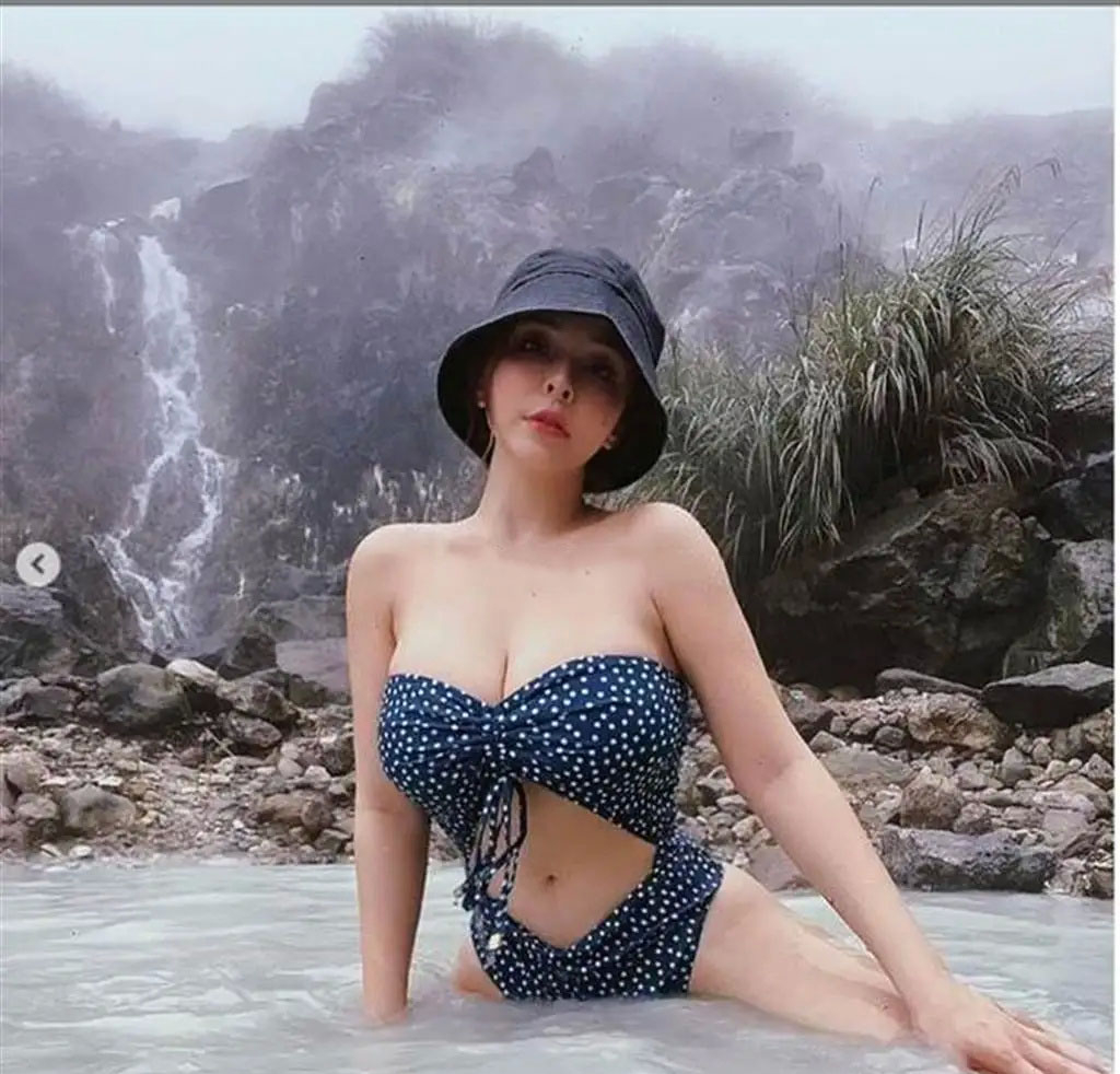 近日，美女网红陈香菱无惧低温，零度天气在阳明山穿着清凉泳衣，还晒出美照。据悉，陈香菱曾接受采访曝罗志祥泳池趴内幕，引起热议。