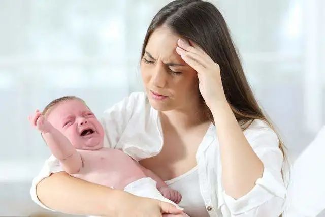 宝宝一哭就抱会惯坏他？两个研究结果告诉你宝宝哭闹到底要不要抱