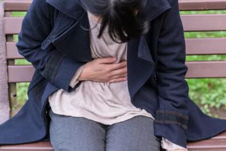 肚子隐隐作痛怎么回事？这三个造成女人肚子隐隐作痛的原因