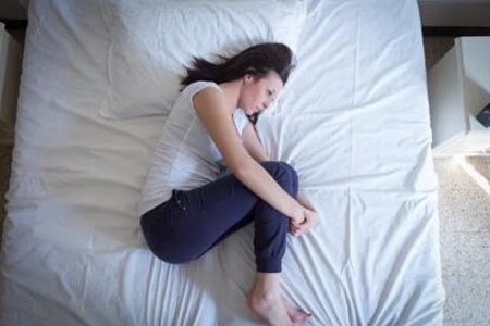 肚子隐隐作痛怎么回事？这三个造成女人肚子隐隐作痛的原因