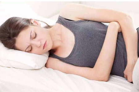 女生来姨妈怎么能缓解疼痛？这五个大姨妈缓解疼痛的方法