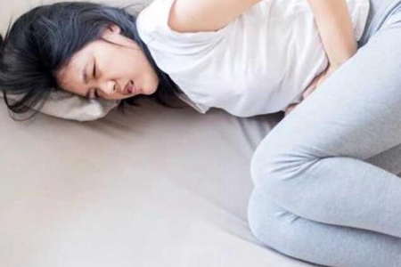 女生来姨妈怎么能缓解疼痛？这五个大姨妈缓解疼痛的方法