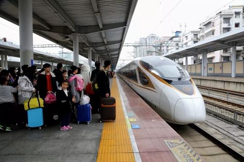 今起可购买清明小长假火车票