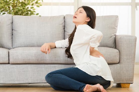 腰椎间盘突出压迫神经腿疼怎么治？这三招腰椎间盘突出治疗