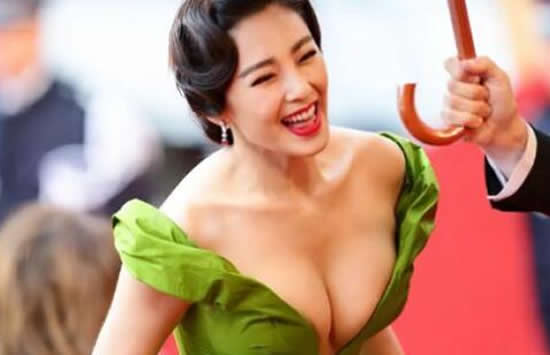 柳岩胸围多大 盘点娱乐圈爆乳女星有哪些 柳岩胸围多大 盘点娱乐圈爆乳女星有哪些