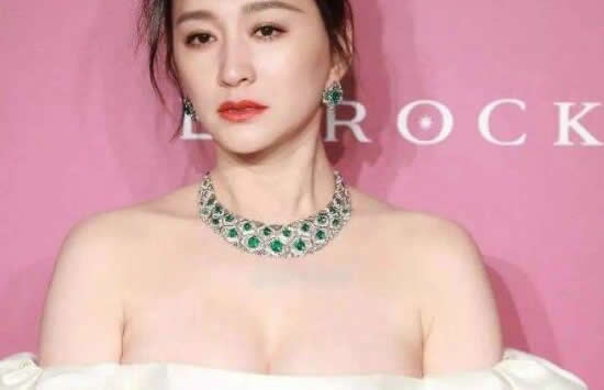 柳岩胸围多大 盘点娱乐圈爆乳女星有哪些 柳岩胸围多大 盘点娱乐圈爆乳女星有哪些