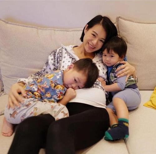 胡杏儿三胎生子