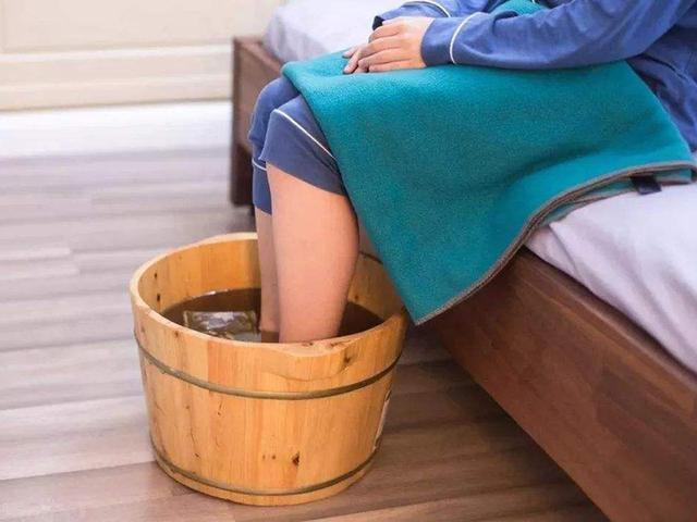 女人泡脚去湿气的最佳时间