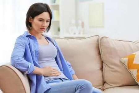 肚子胀气是怎么解决？这四个方法缓解腹胀腹痛的症状