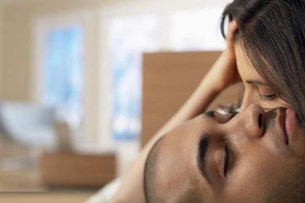 男人为什么在同房后汗流浃背？过夫妻生活,男人坚持多久才算正常？