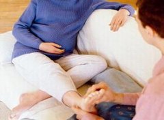 【孕早期浮肿】孕早期浮肿怎么办_怀孕早期浮肿
