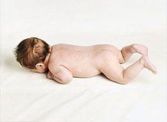 【宝宝大便有血丝】宝宝大便有血丝什么原因_宝宝大便带血怎么办